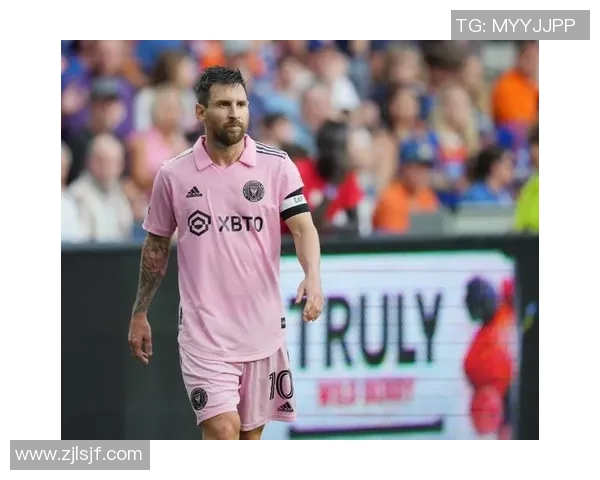 德国足球明星在比赛中意外倒地引发球迷关注与媒体热议